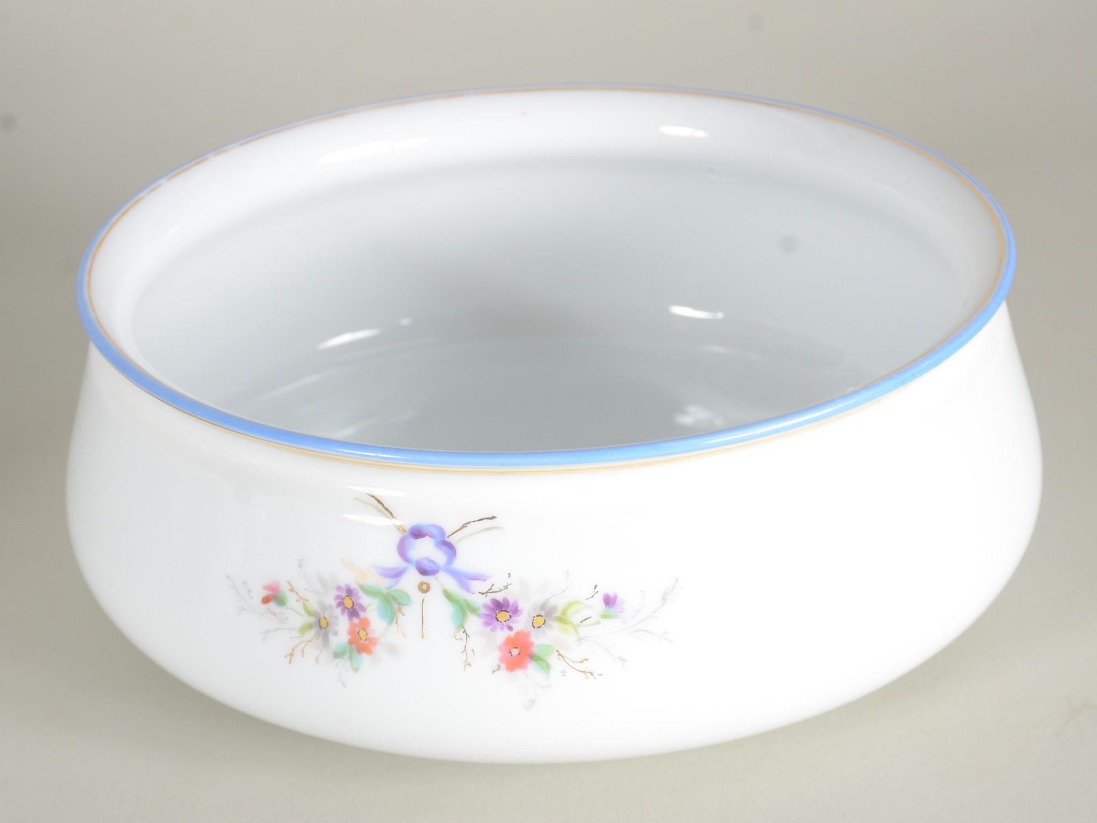 Serviço para chá de porcelana francesa Velho Paris, na cor branca com... - foto 2 de 9