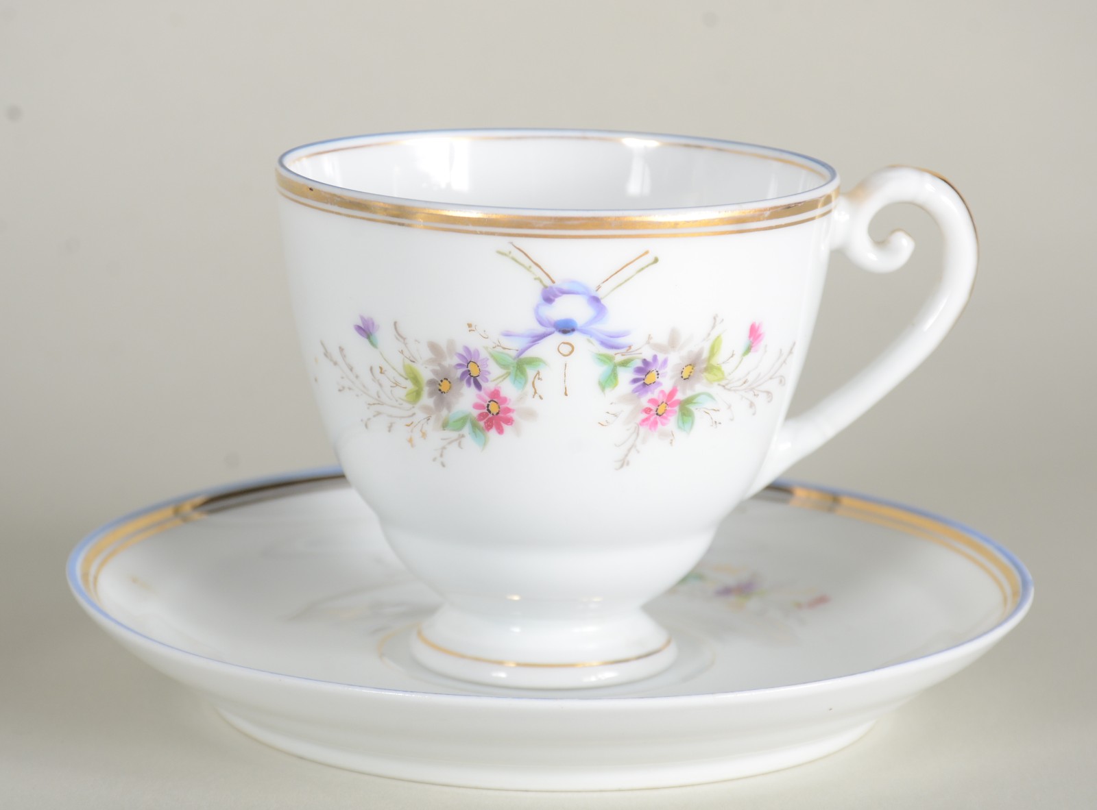 Serviço para chá de porcelana francesa Velho Paris, na cor branca com... - foto 4 de 9