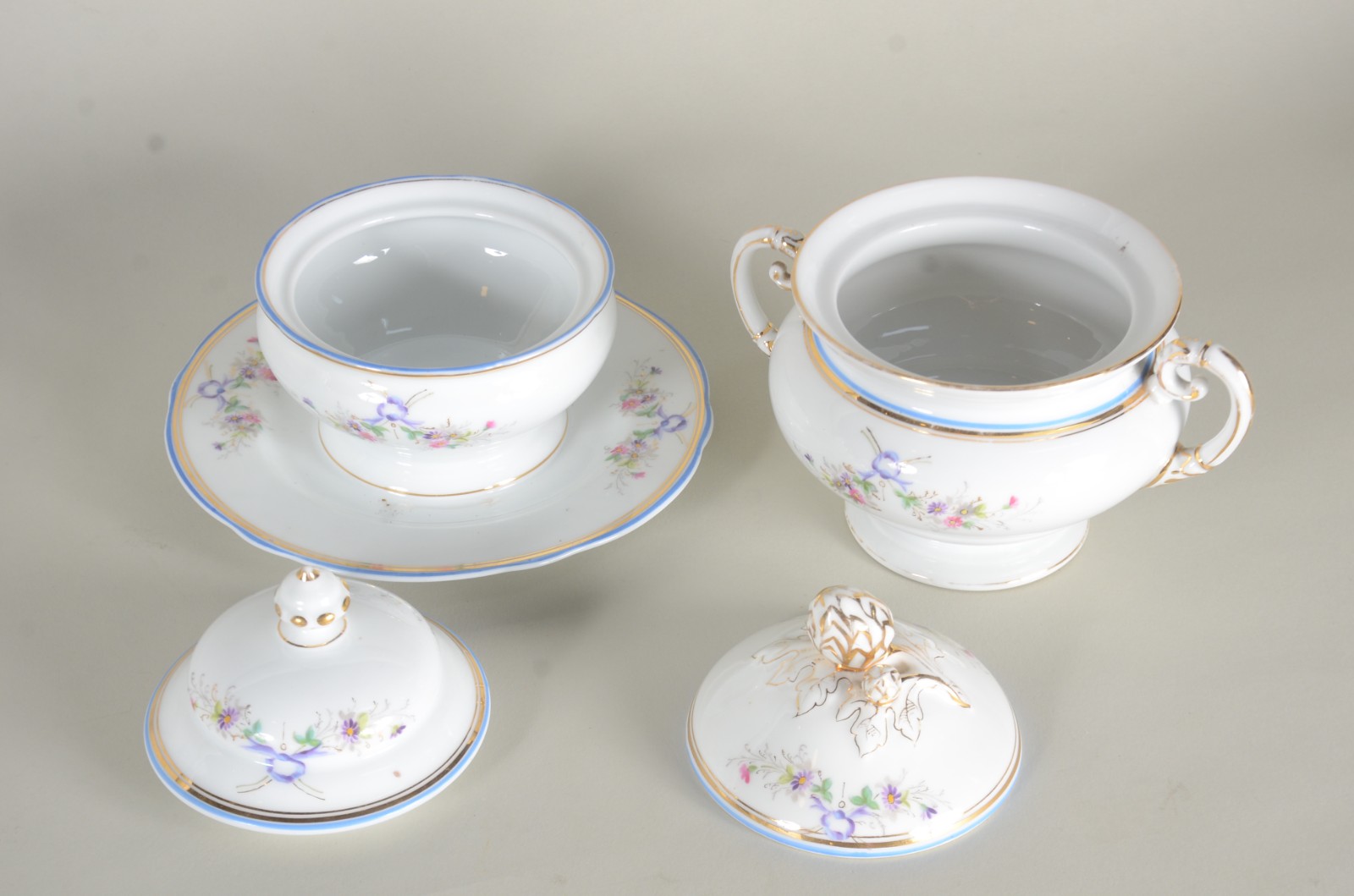 Serviço para chá de porcelana francesa Velho Paris, na cor branca com... - foto 6 de 9