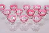 Doze cálices para vinho branco de cristal facet... - Doze cálices para vinho branco de cristal facetado doublé rosa, base sextavada. Possivelmente BACCARAT.