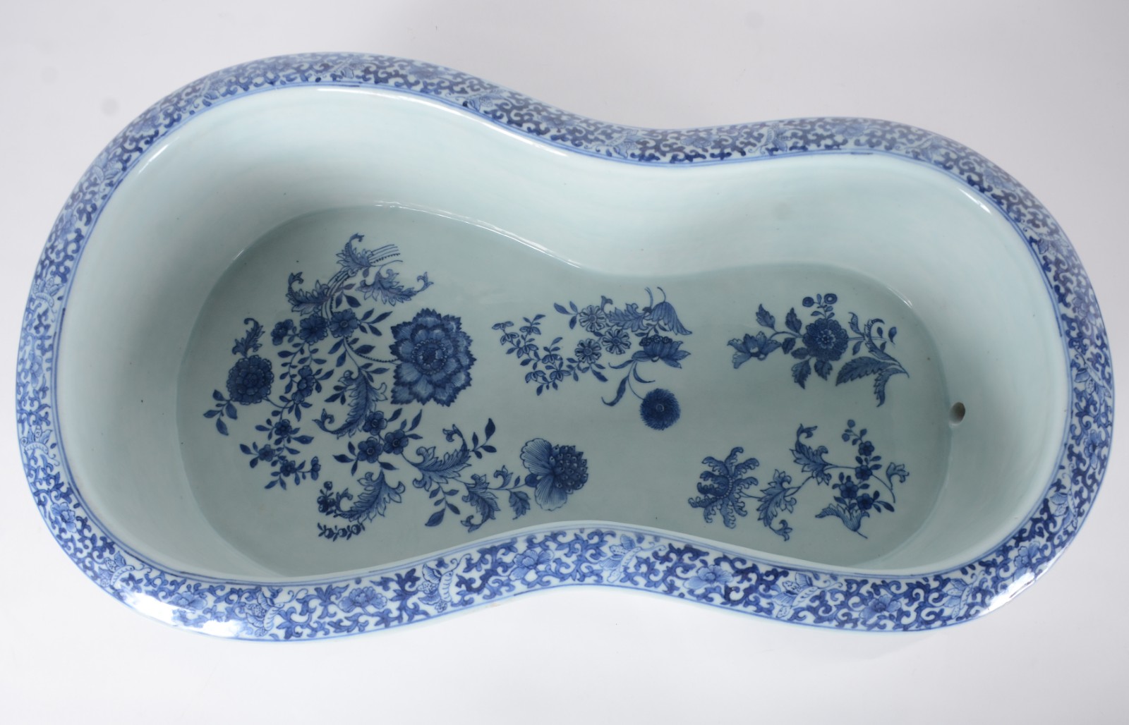 Bidê de porcelana oriental azul e branco, base de madeira entalhada... - foto 5 de 10
