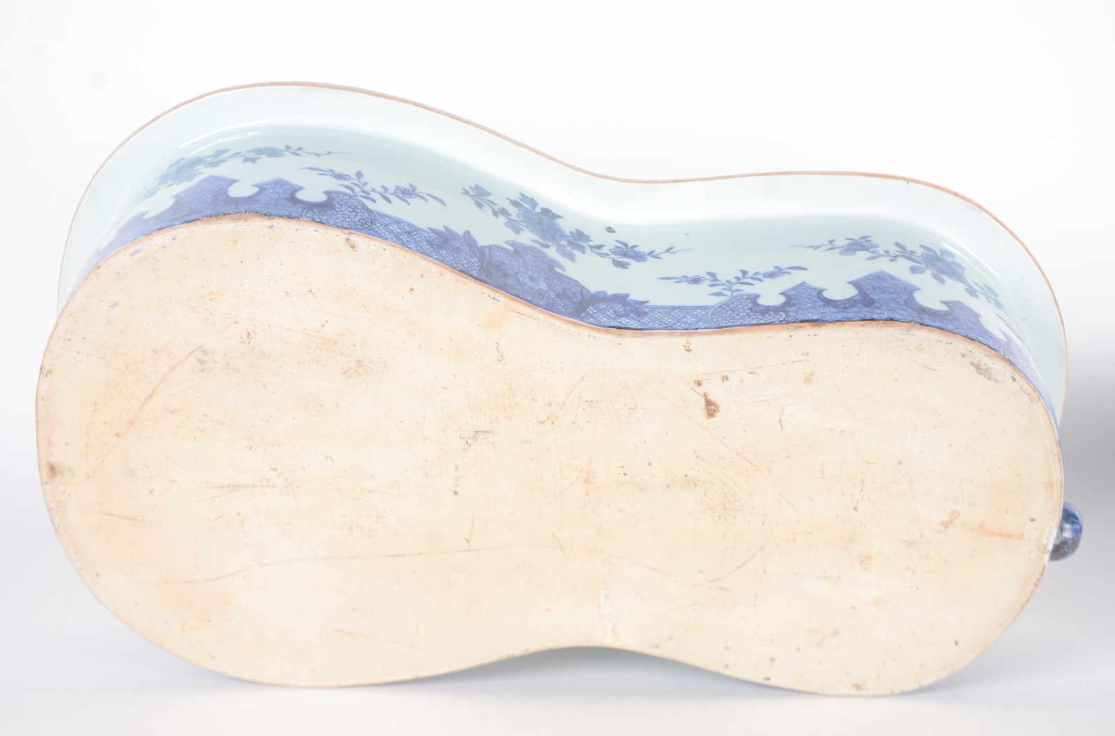 Bidê de porcelana oriental azul e branco, base de madeira entalhada... - foto 7 de 10