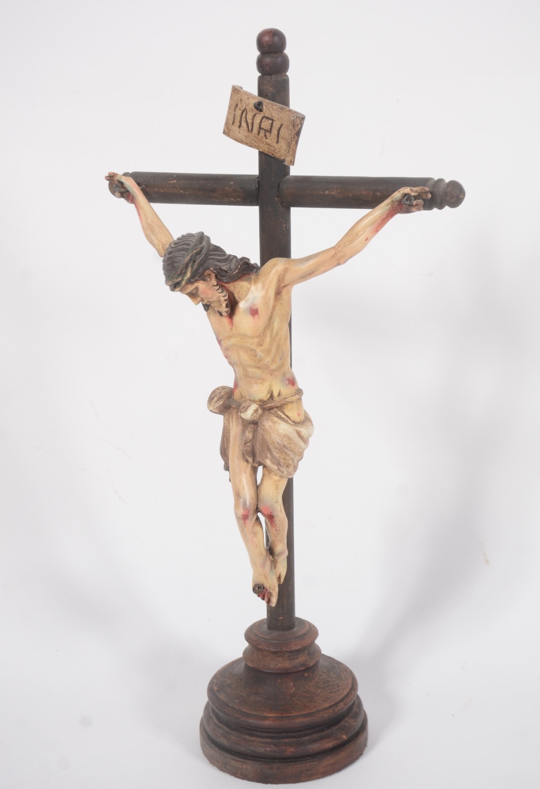 Crucifixo de madeira nobre com figura de Cristo entalhada e... - foto 1 de 8