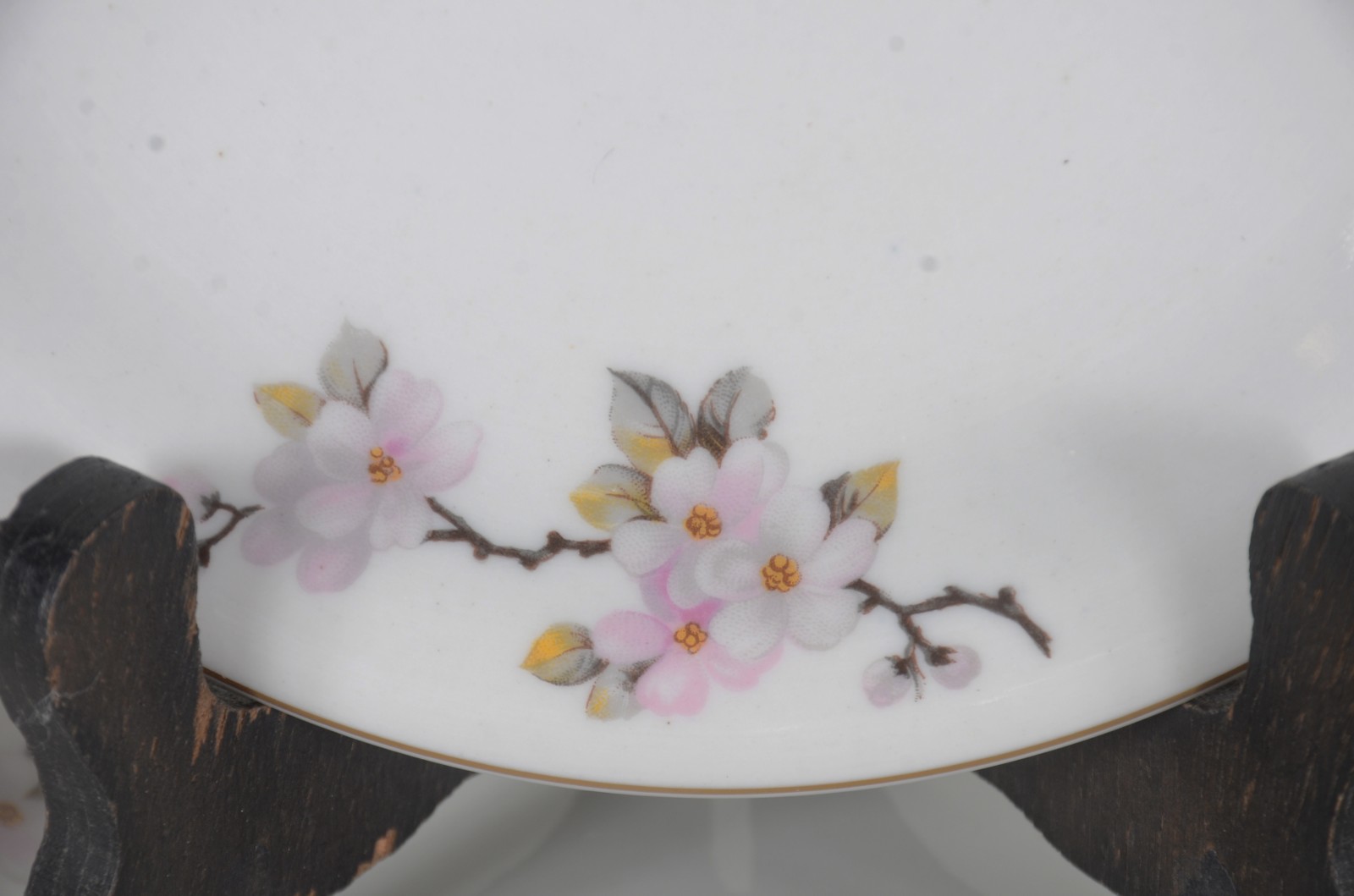 Serviço de chá de porcelana Saler branca com flores em tons de rosa... - foto 2 de 9