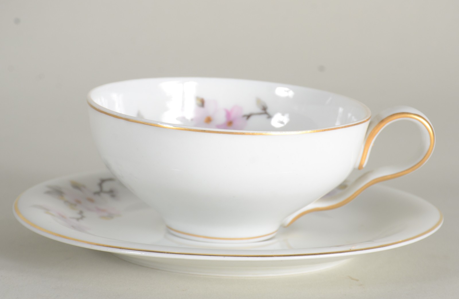 Serviço de chá de porcelana Saler branca com flores em tons de rosa... - foto 3 de 9