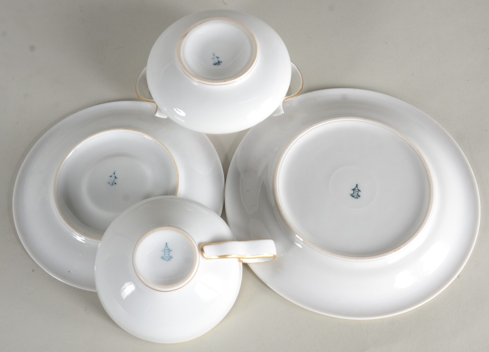 Serviço de chá de porcelana Saler branca com flores em tons de rosa... - foto 6 de 9