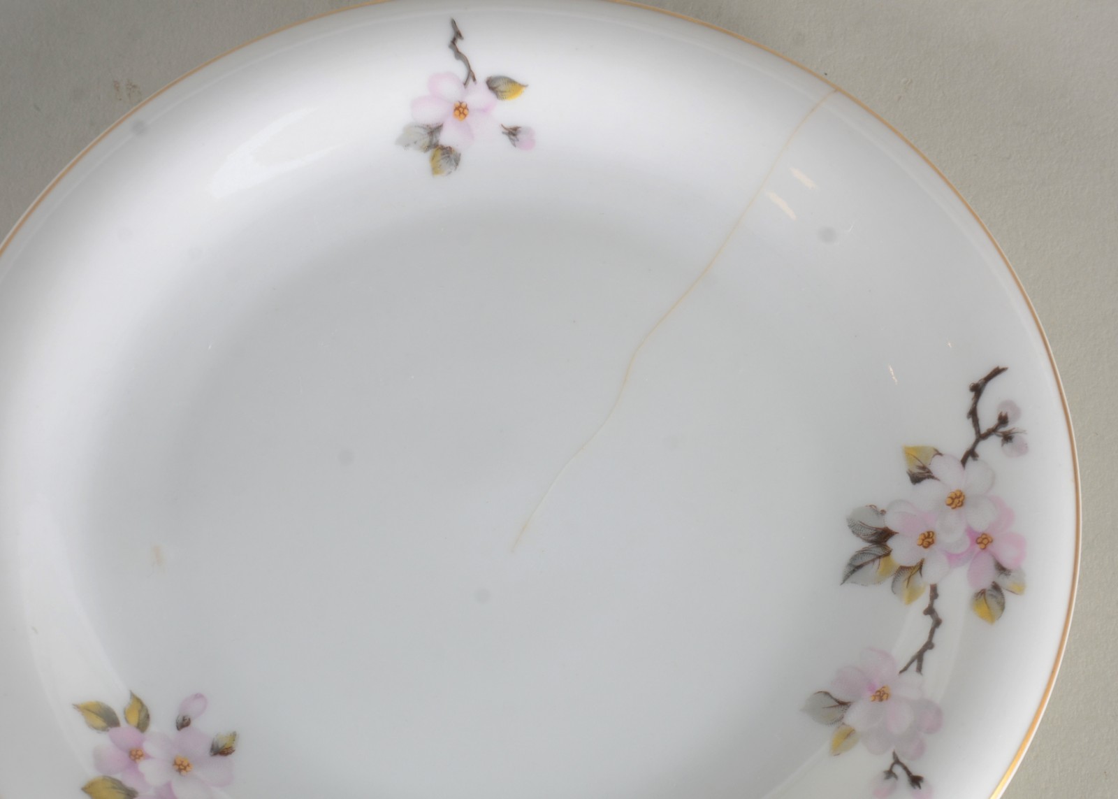 Serviço de chá de porcelana Saler branca com flores em tons de rosa... - foto 8 de 9