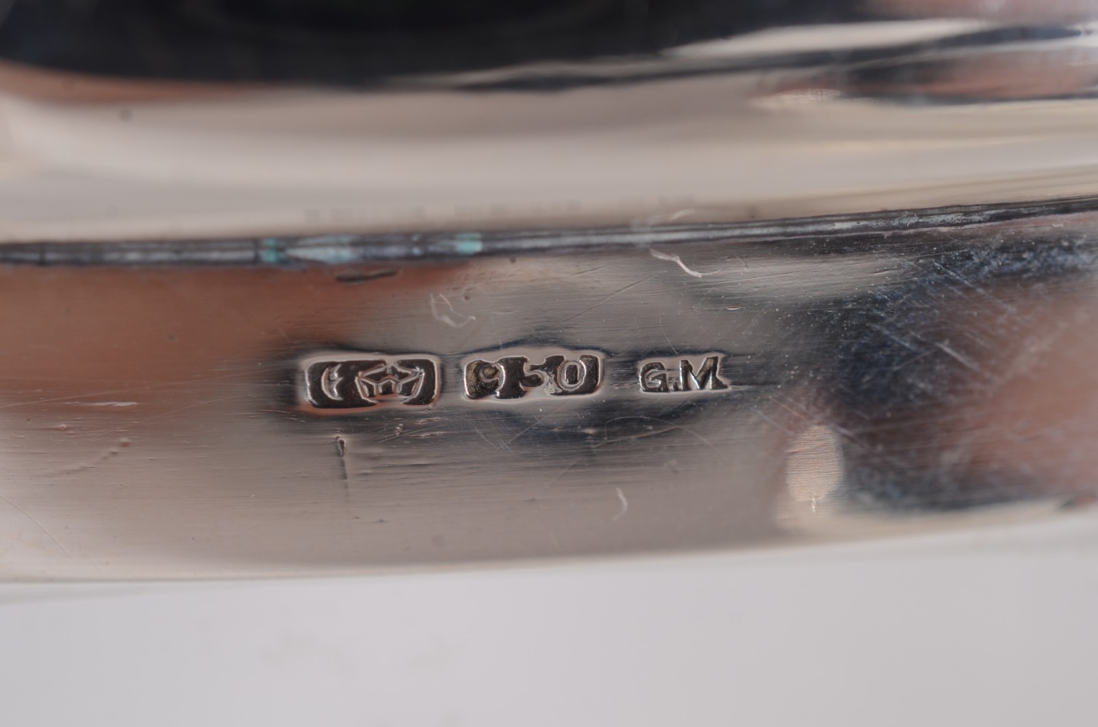 Seis frascos de cristal com tampas de prata com inicias J.H. (um... - foto 6 de 9