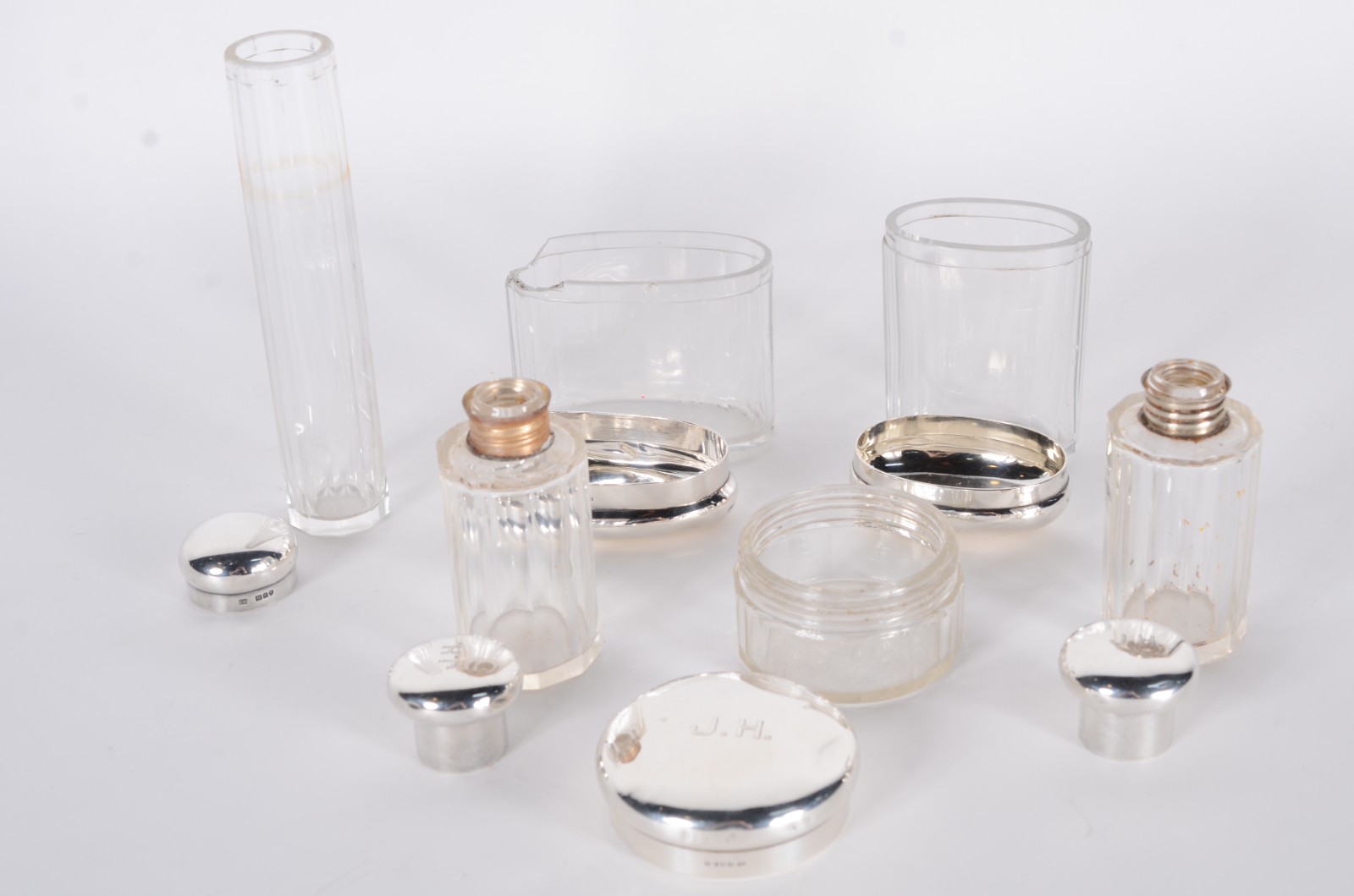 Seis frascos de cristal com tampas de prata com inicias J.H. (um... - foto 7 de 9