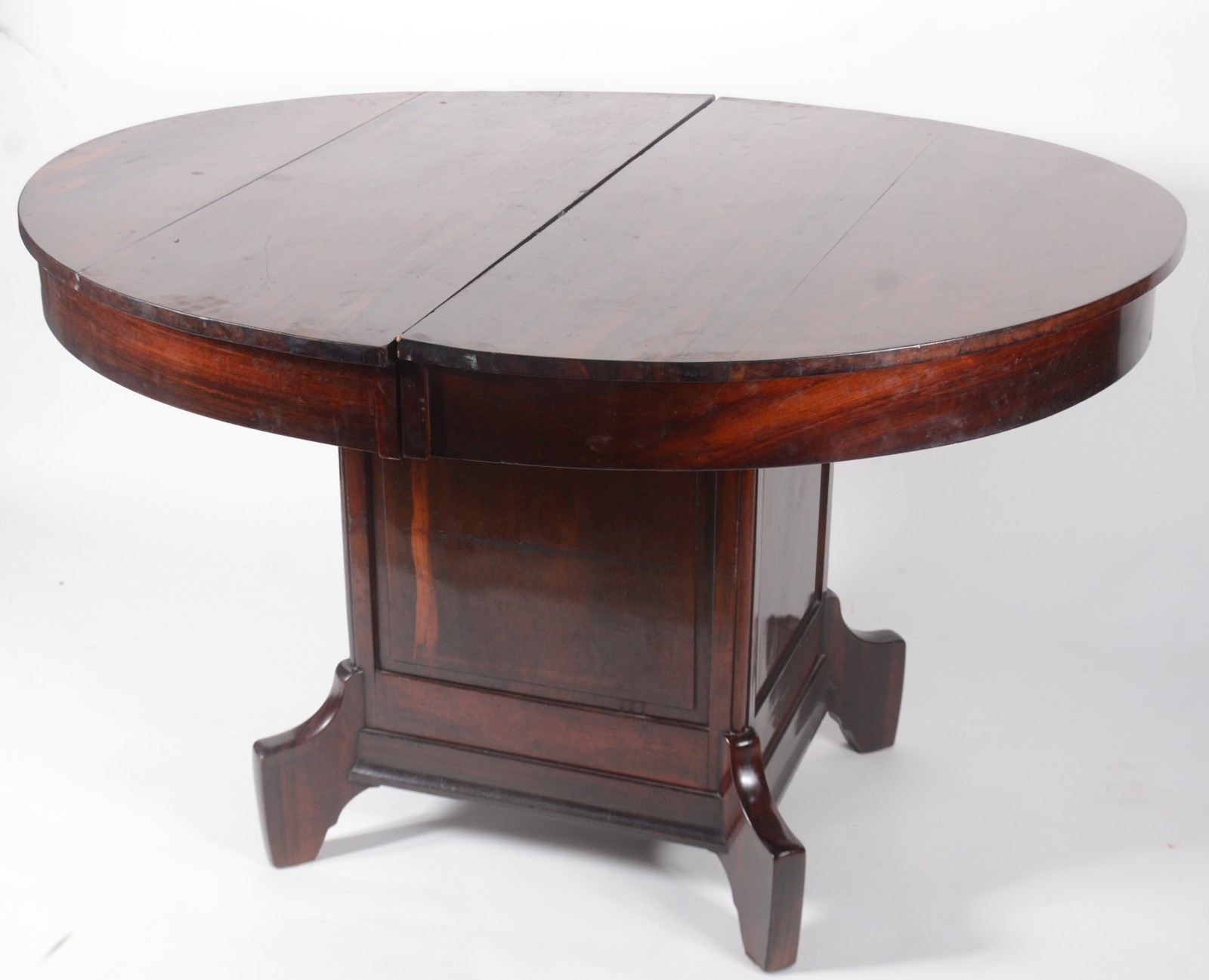 Mesa de jantar de madeira nobre, feitio oval (1,26 x 1,10 m.) com 2... - foto 3 de 11
