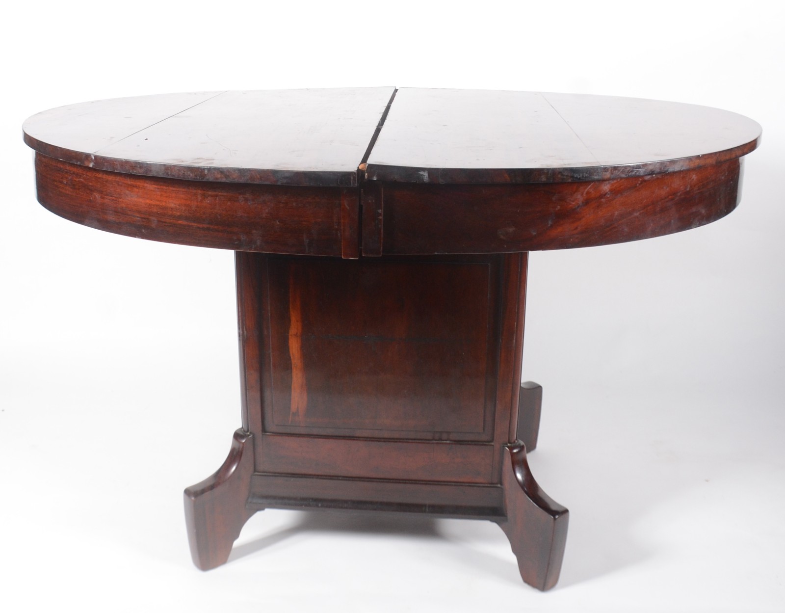Mesa de jantar de madeira nobre, feitio oval (1,26 x 1,10 m.) com 2... - foto 4 de 11