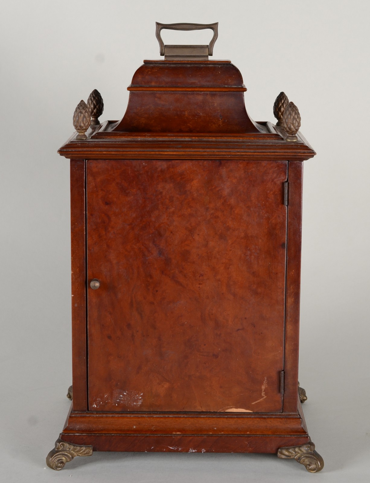 Relógio alemão de mesa com caixa de madeira e detalhes em bronze... - foto 7 de 11