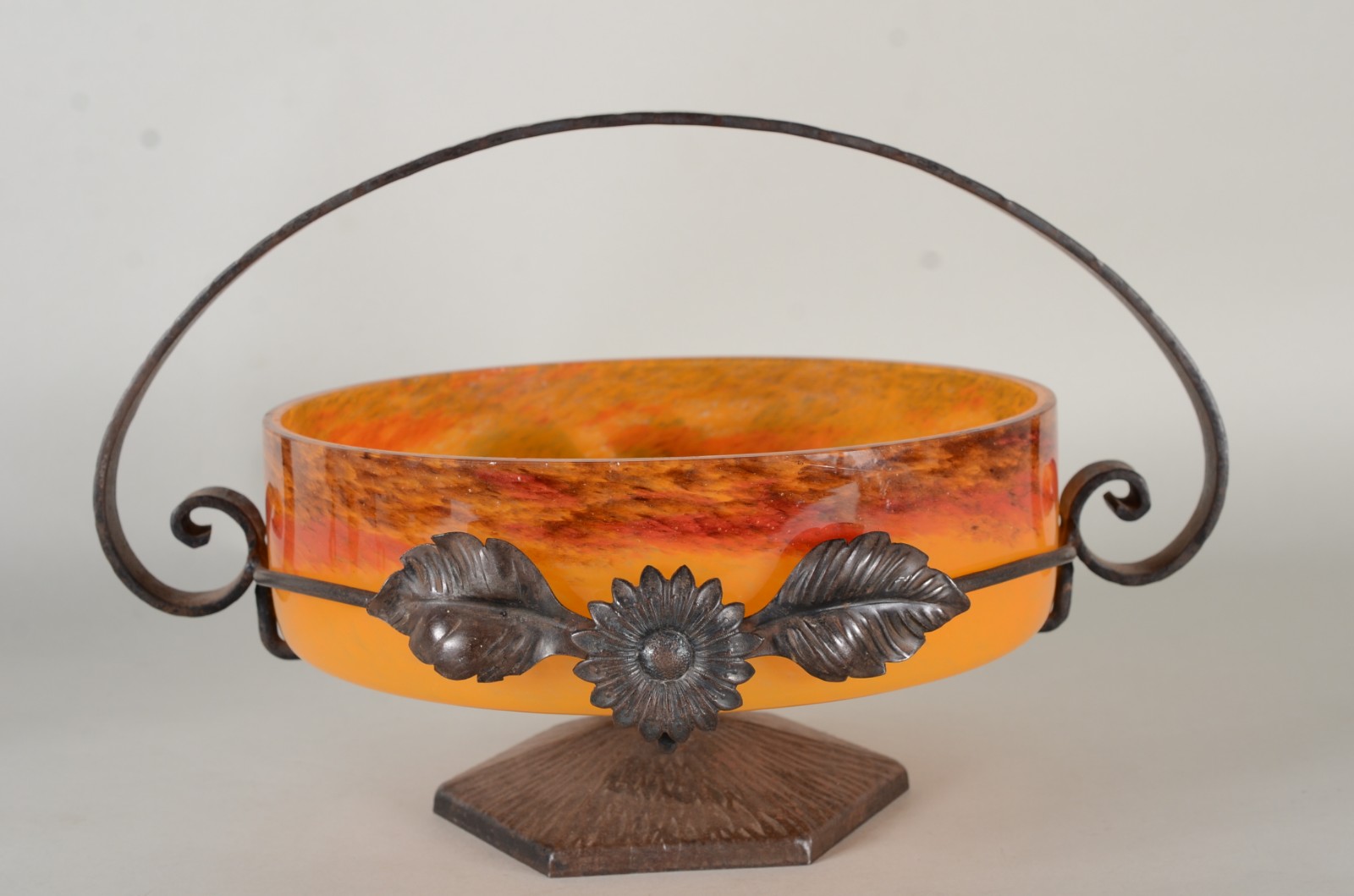 Centro de mesa com bowl de pasta de vidro na cor âmbar, guarnição de... - foto 1 de 6