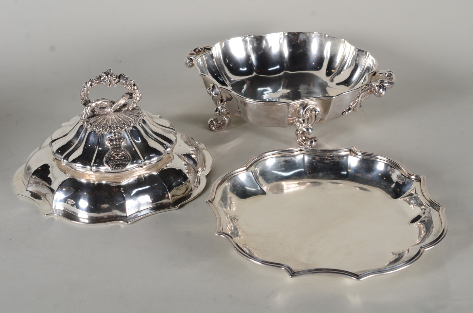 Par de belíssimos "Entrée-dishes" ingleses com tampas de prata e... - foto 4 de 9