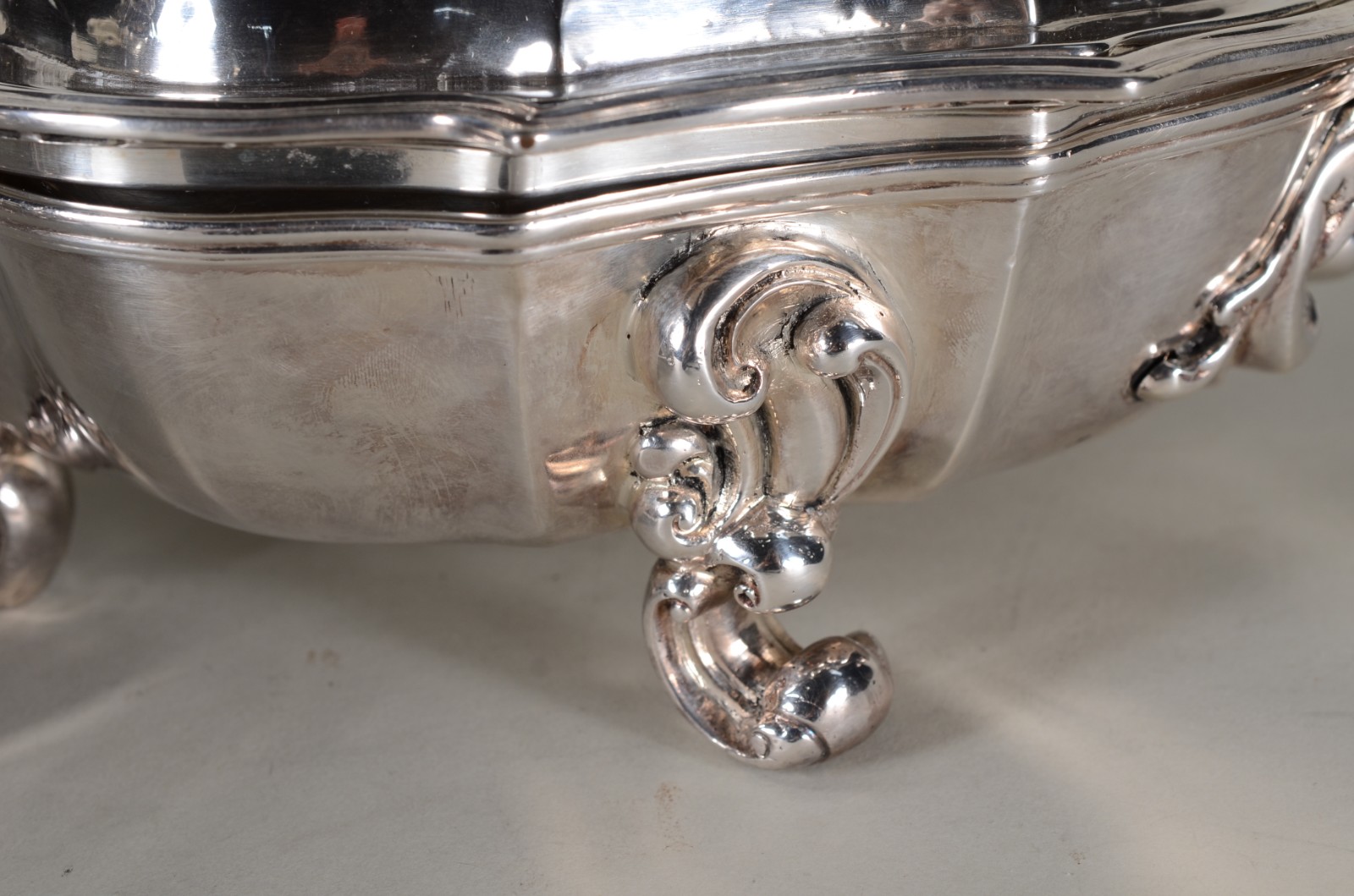Par de belíssimos "Entrée-dishes" ingleses com tampas de prata e... - foto 7 de 9