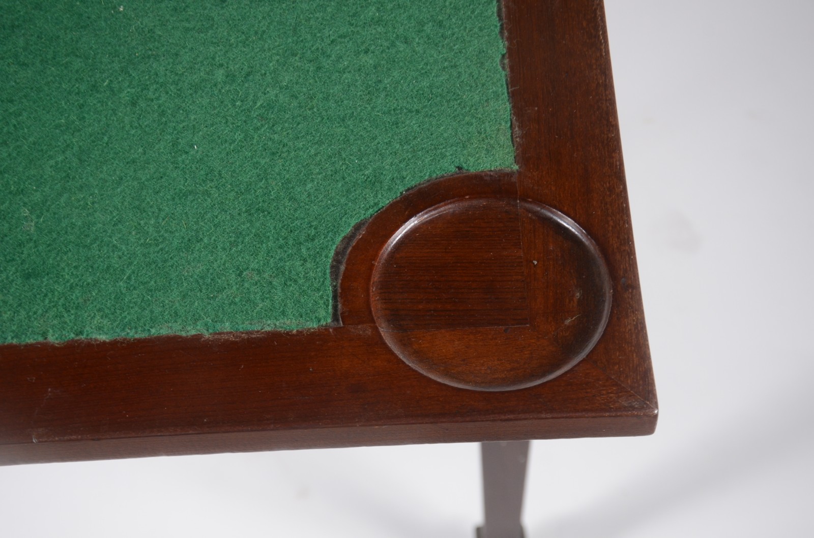 Mesa de jogo/console de madeira nobre, tampo dobrável com parte... - foto 7 de 11