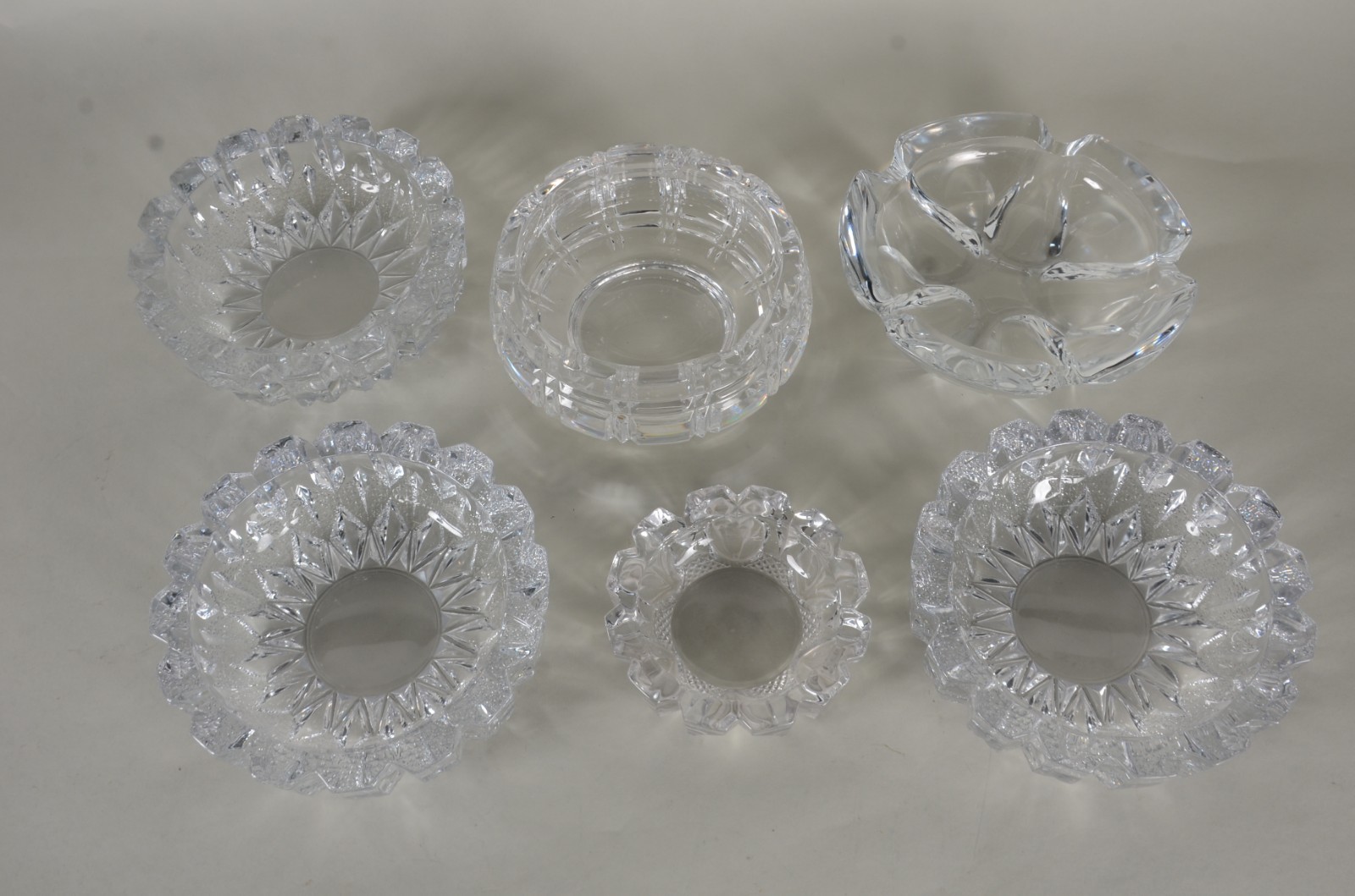 Seis cinzeiros diversos de cristal/vidro. - foto 1 de 11