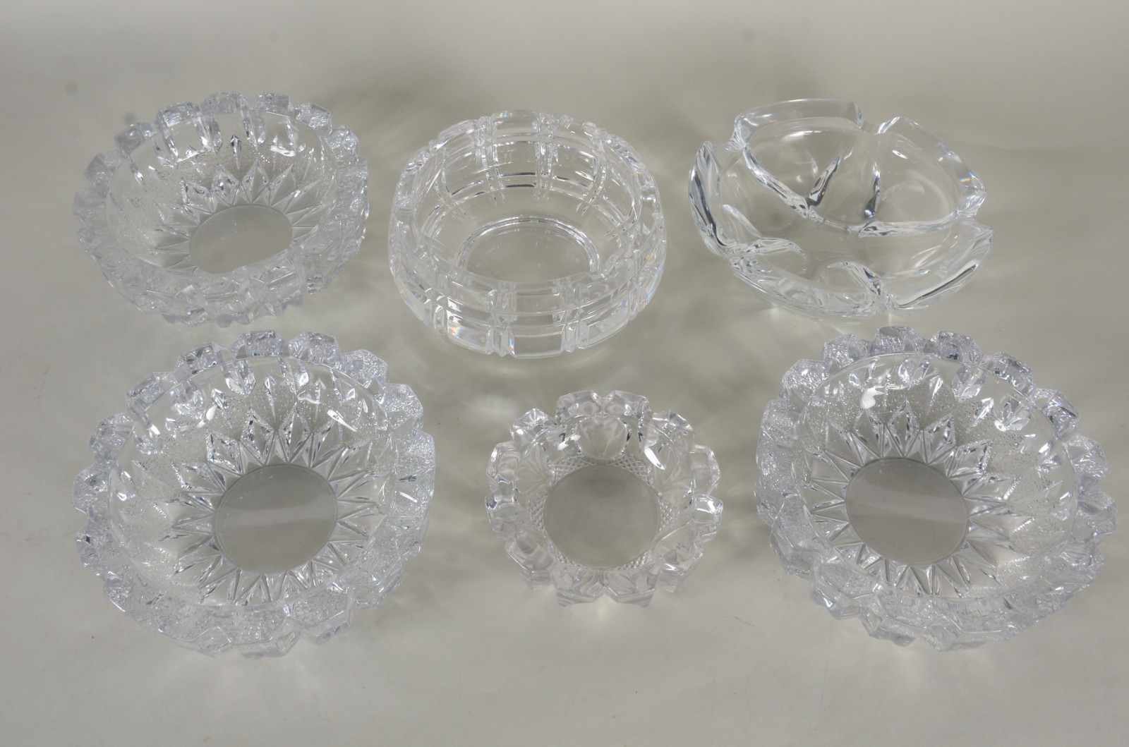 Seis cinzeiros diversos de cristal/vidro. - foto 3 de 11