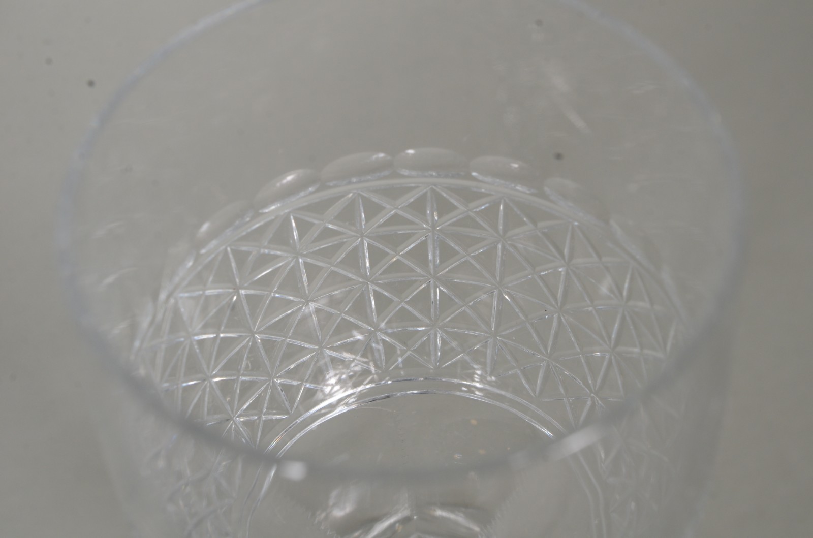 Diversas taças de cristal, sendo: 8 para vinho branco; 3 para vinho... - foto 4 de 10