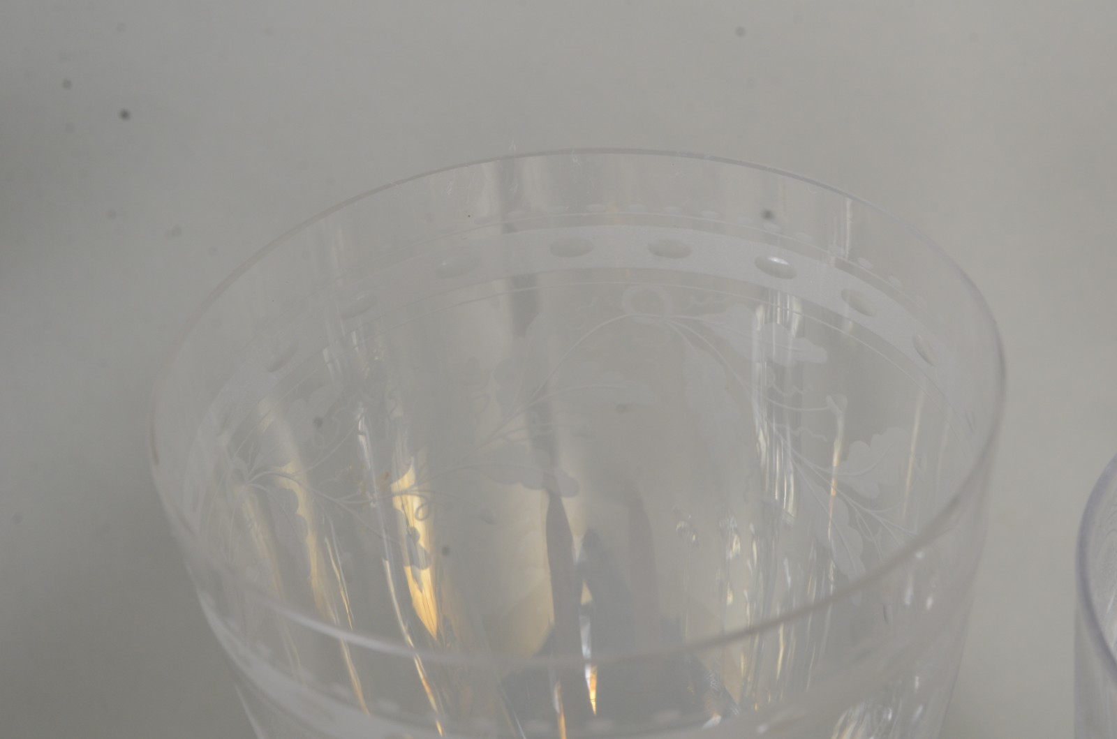 Diversas taças de cristal, sendo: 8 para vinho branco; 3 para vinho... - foto 6 de 10