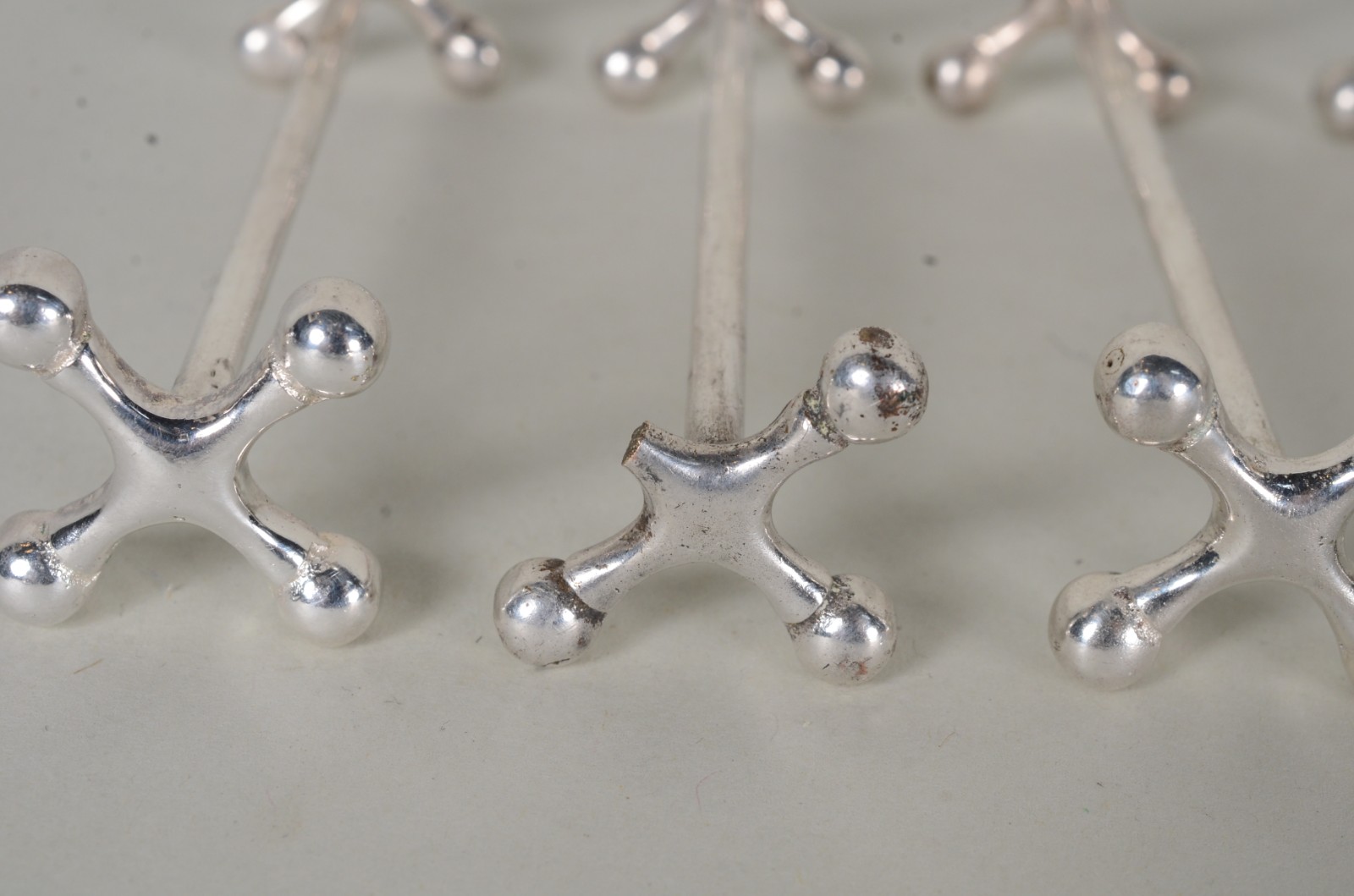 Diversas peças de metal, sendo: 12 taças de sorvete com 6 colheres; 2... - foto 5 de 11