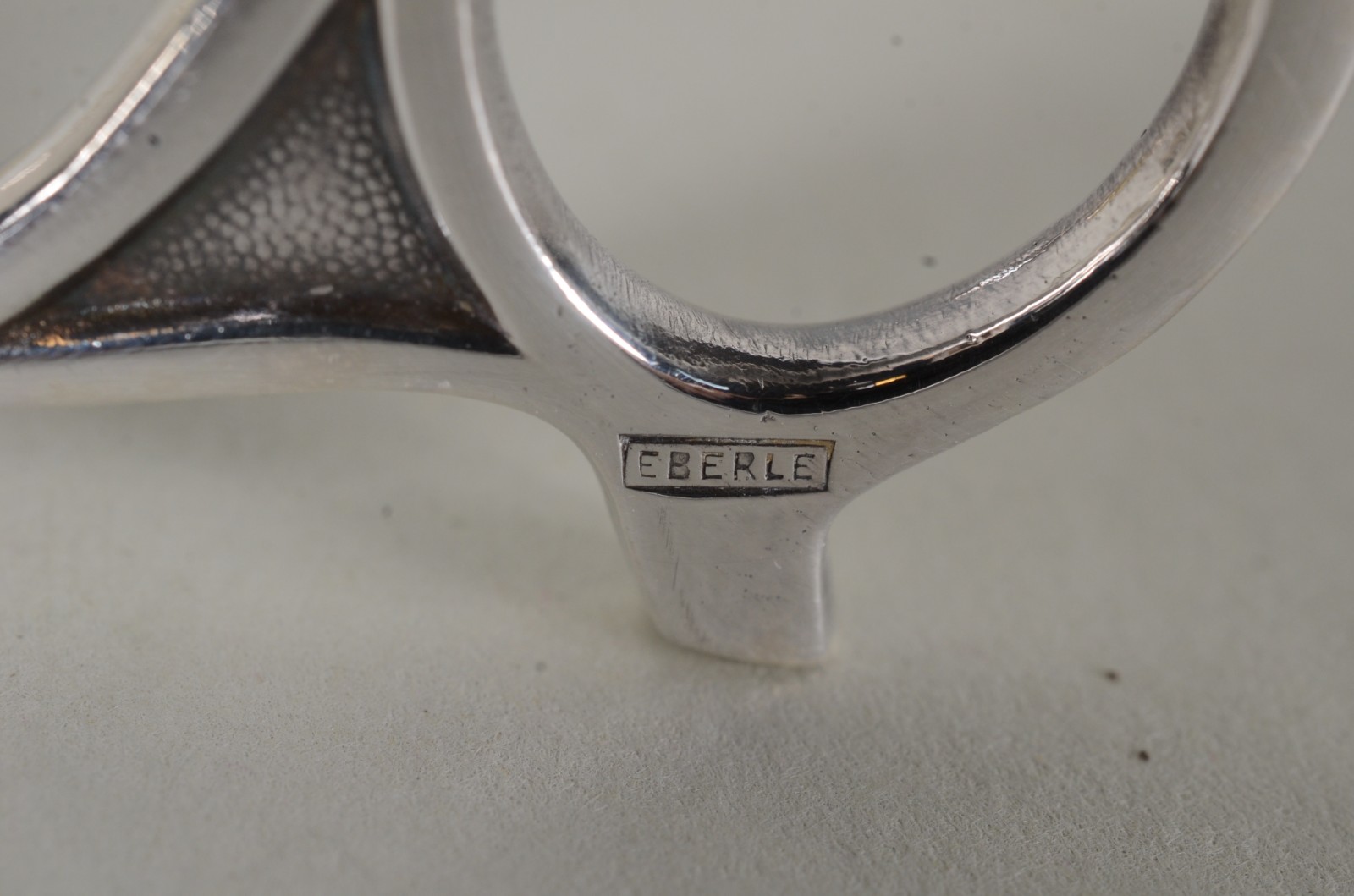 Diversas peças de metal, sendo: 12 taças de sorvete com 6 colheres; 2... - foto 9 de 11