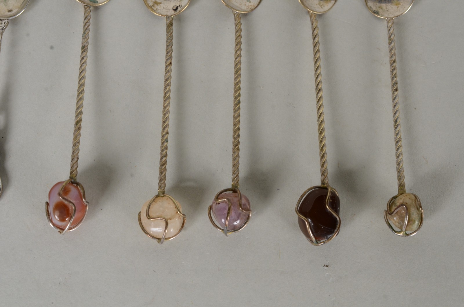Diversas peças de metal, sendo: 12 taças de sorvete com 6 colheres; 2... - foto 10 de 11