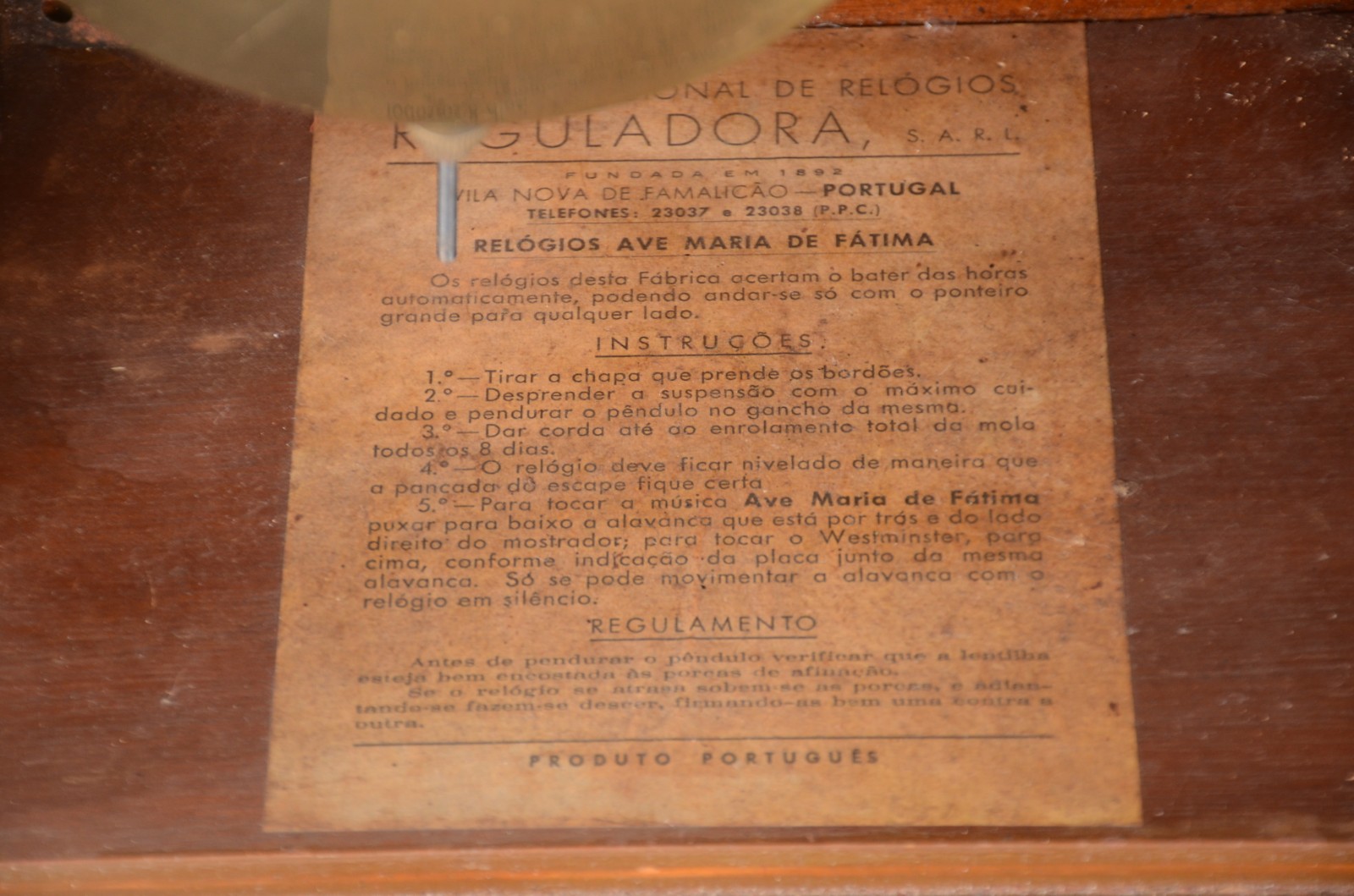 Relógio portugues de parede marca "Reguladora". Faltando pequeno... - foto 7 de 10