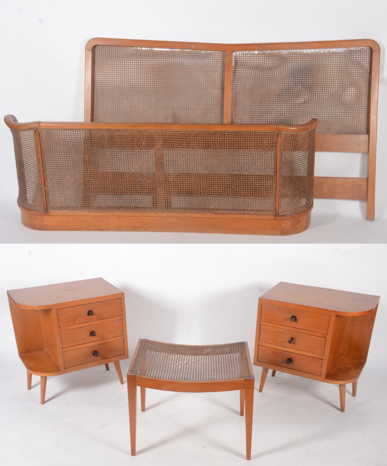 Conjunto para quarto, composto de cama de casal de madeira clara... - foto 1 de 11