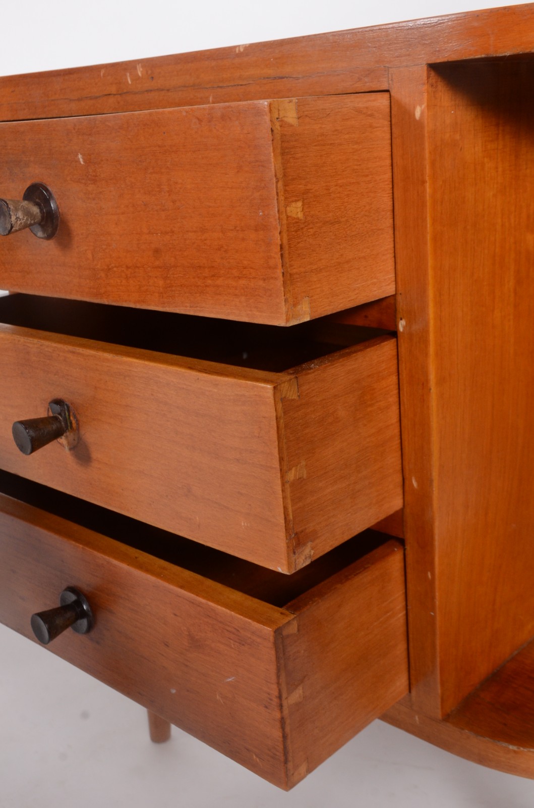 Conjunto para quarto, composto de cama de casal de madeira clara... - foto 4 de 11