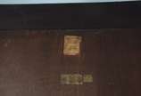 Laubisch-Hirth (1914),  - Móvel vitrine de madeira nobre, parte inferior com duas portas com detalhes de metal e prateleiras internas. Parte superior com duas portas e laterais