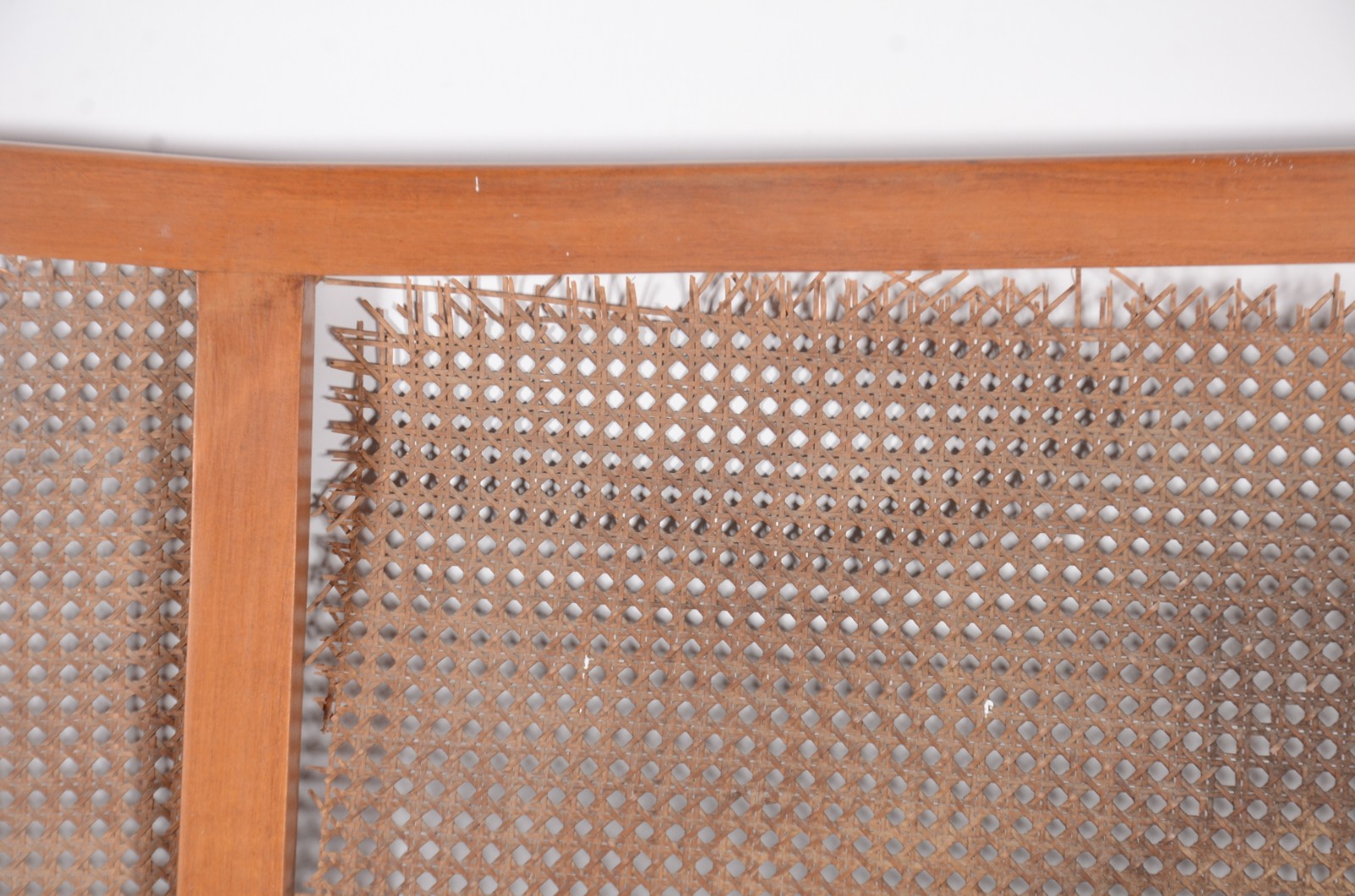 Conjunto para quarto, composto de cama de casal de madeira clara... - foto 6 de 11