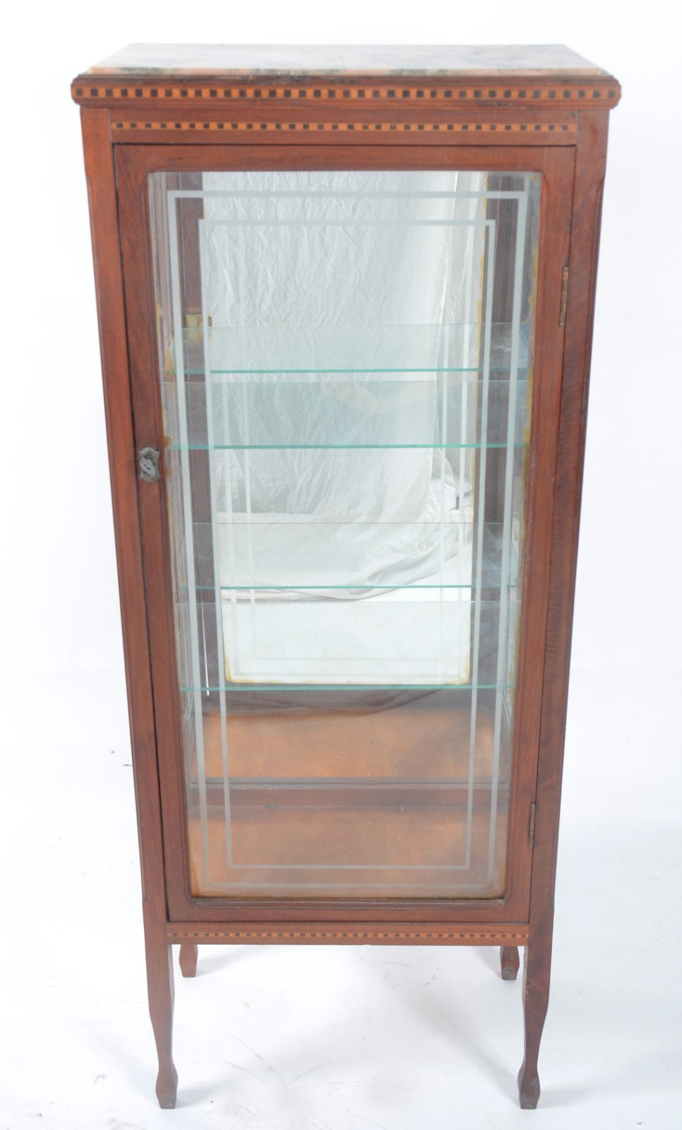 Vitrine de madeira nobre filetada, porta e laterais de vidro, fundo... - foto 2 de 4