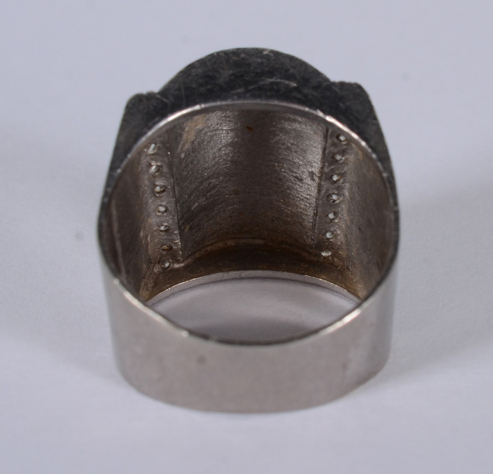 Anel de ouro branco com brilhantes lapidados, aro 20 (Por motivos de... - foto 4 de 10