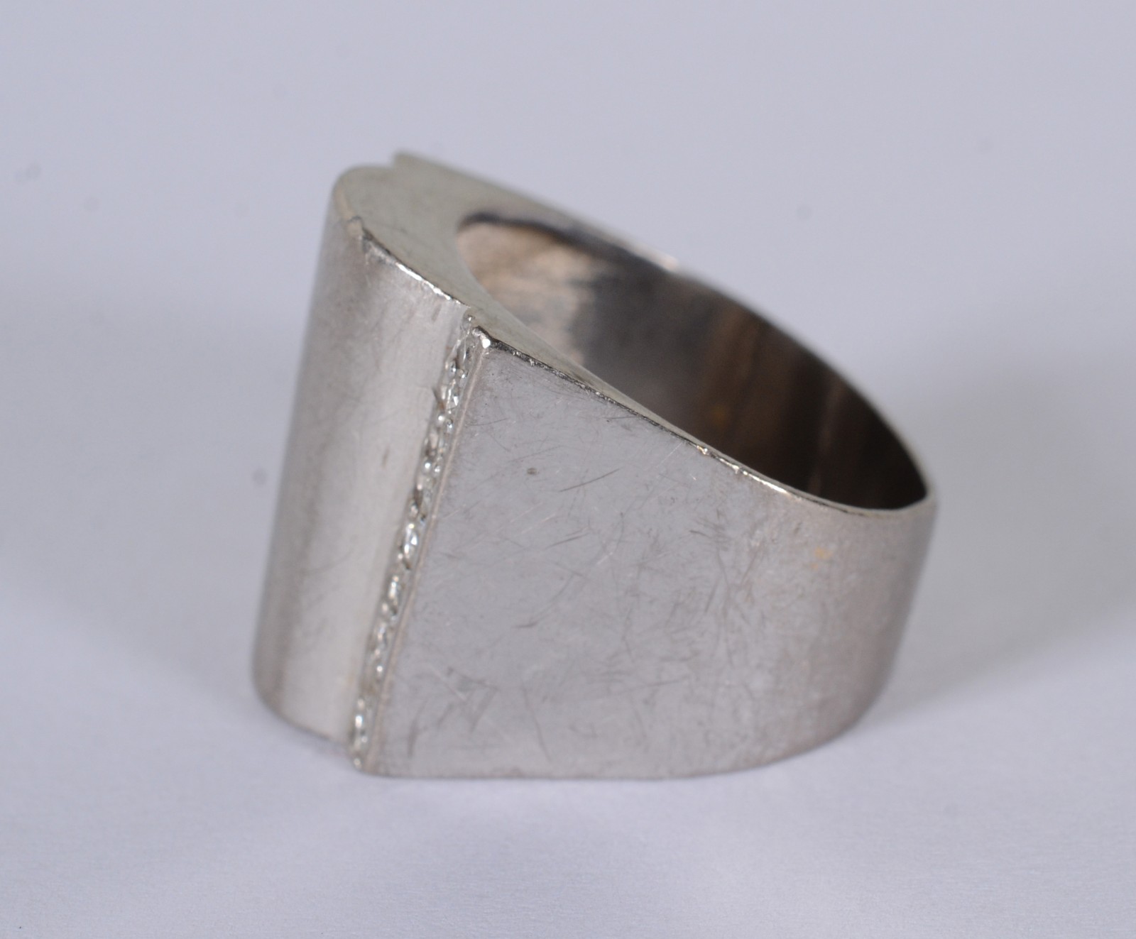 Anel de ouro branco com brilhantes lapidados, aro 20 (Por motivos de... - foto 6 de 10