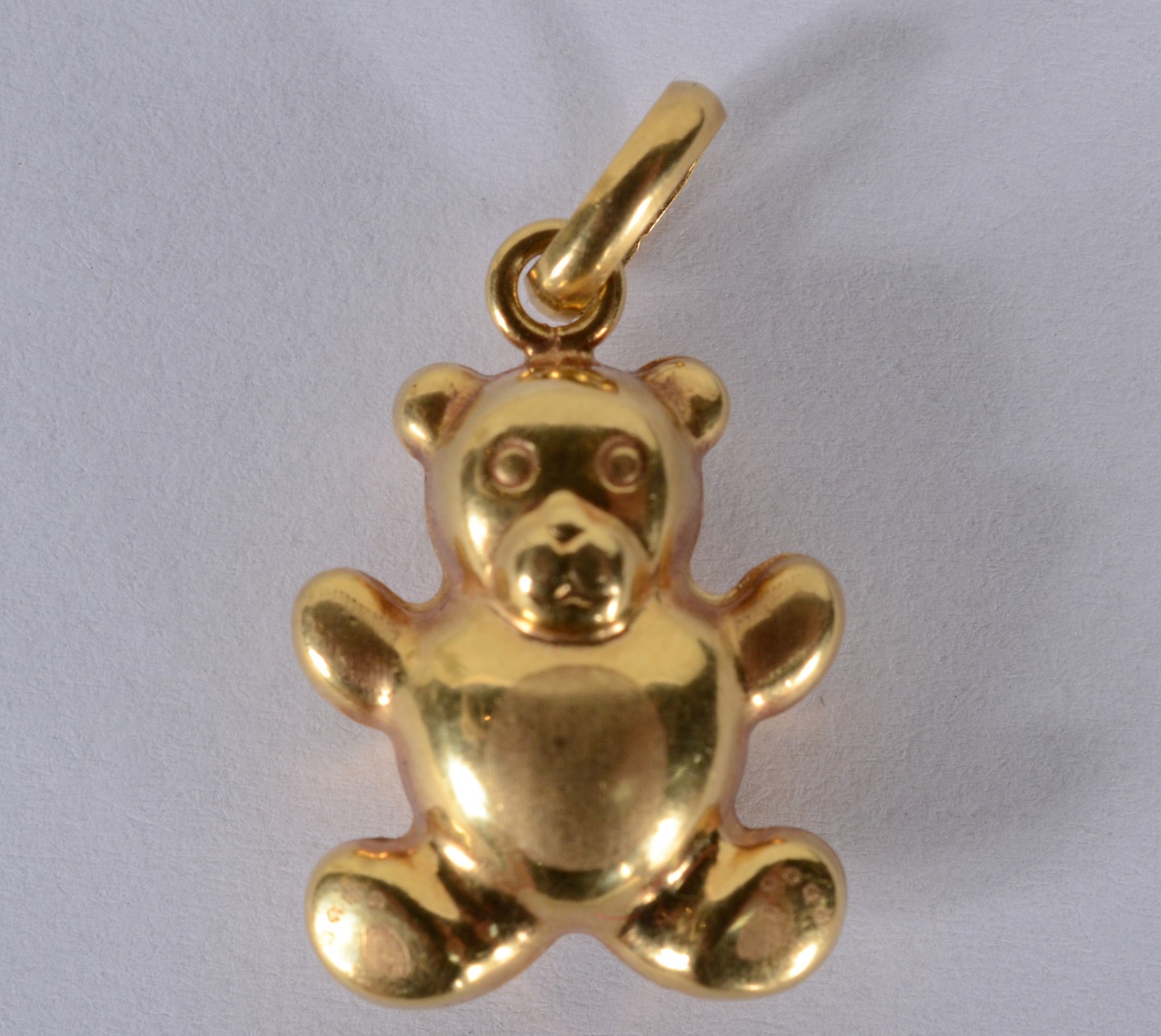 Pendente feitio urso de ouro 18 k. (Por motivos de segurança a peça... - foto 1 de 3