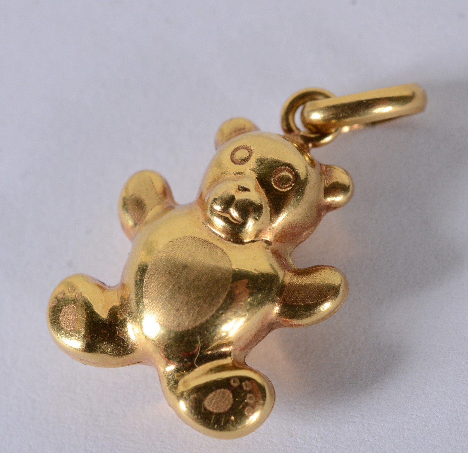Pendente feitio urso de ouro 18 k. (Por motivos de segurança a peça... - foto 2 de 3
