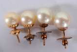 Três pares de brincos de ouro 18 k com pérolas. - Três pares de brincos de ouro 18 k com pérolas.