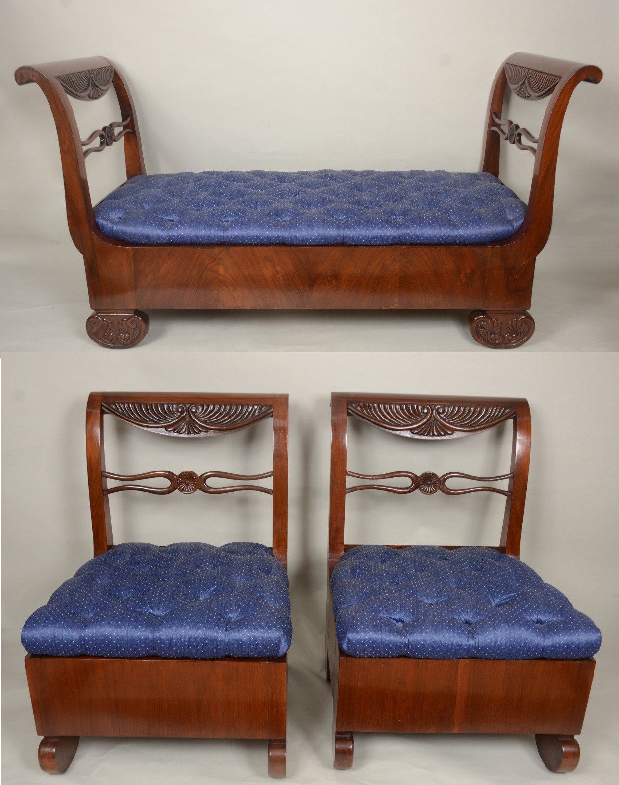 Antigo e elegante conjunto de sofá com duas poltronas, período do... - foto 1 de 10