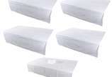 Cinco toalhas de mesa de tecido branco adamasca... - Cinco toalhas de mesa de tecido branco adamascado. Acompanham 24 guardanapos.