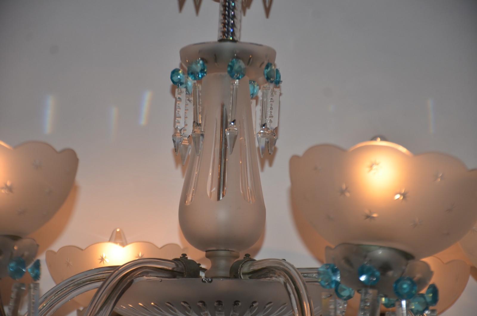 Belíssimo Lustre de cristal para 6 luzes, mangas foscas, pingentes... - foto 5 de 10