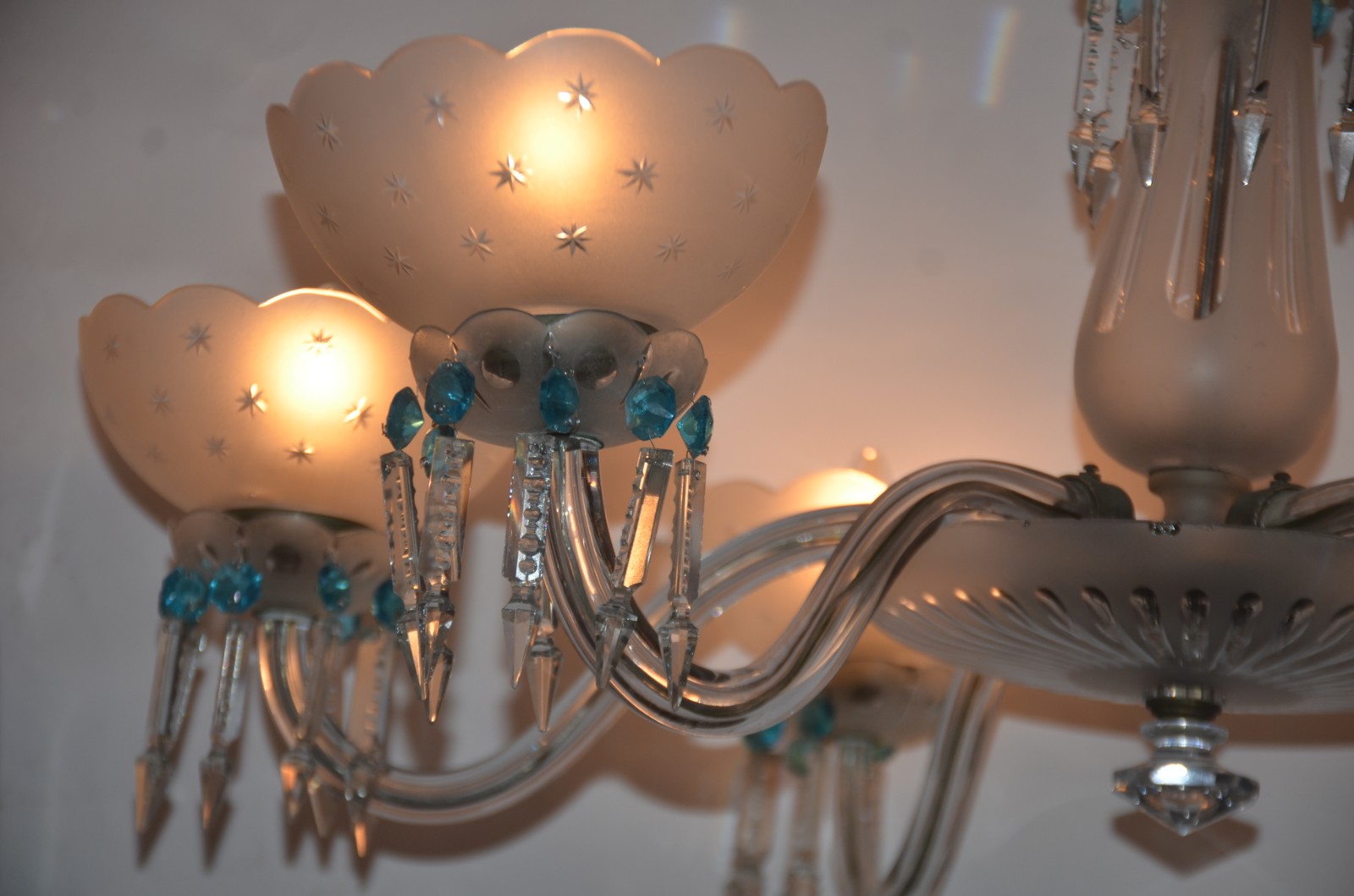 Belíssimo Lustre de cristal para 6 luzes, mangas foscas, pingentes... - foto 6 de 10
