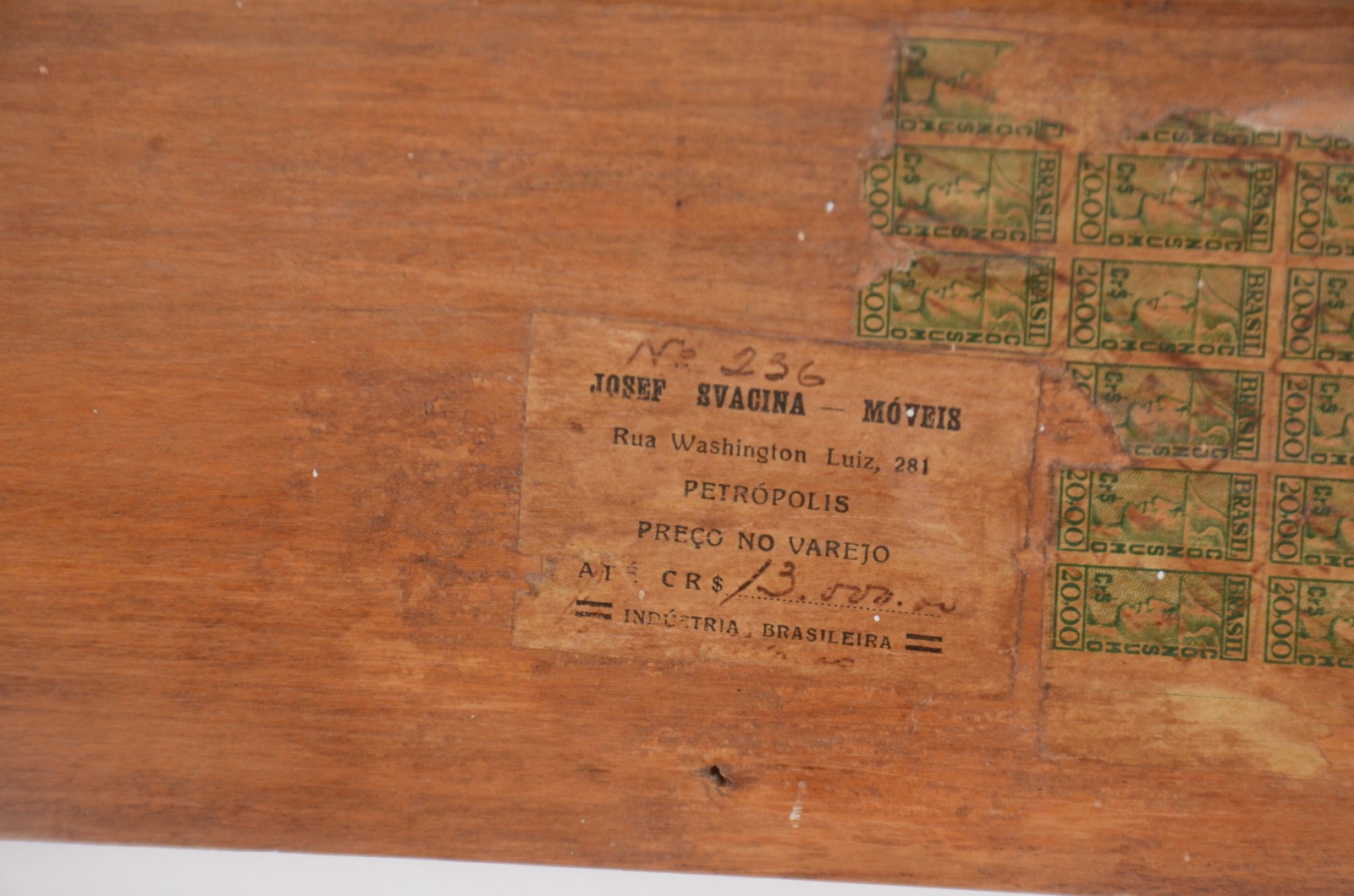 Conjunto para quarto, composto de cama de casal de madeira clara... - foto 9 de 11