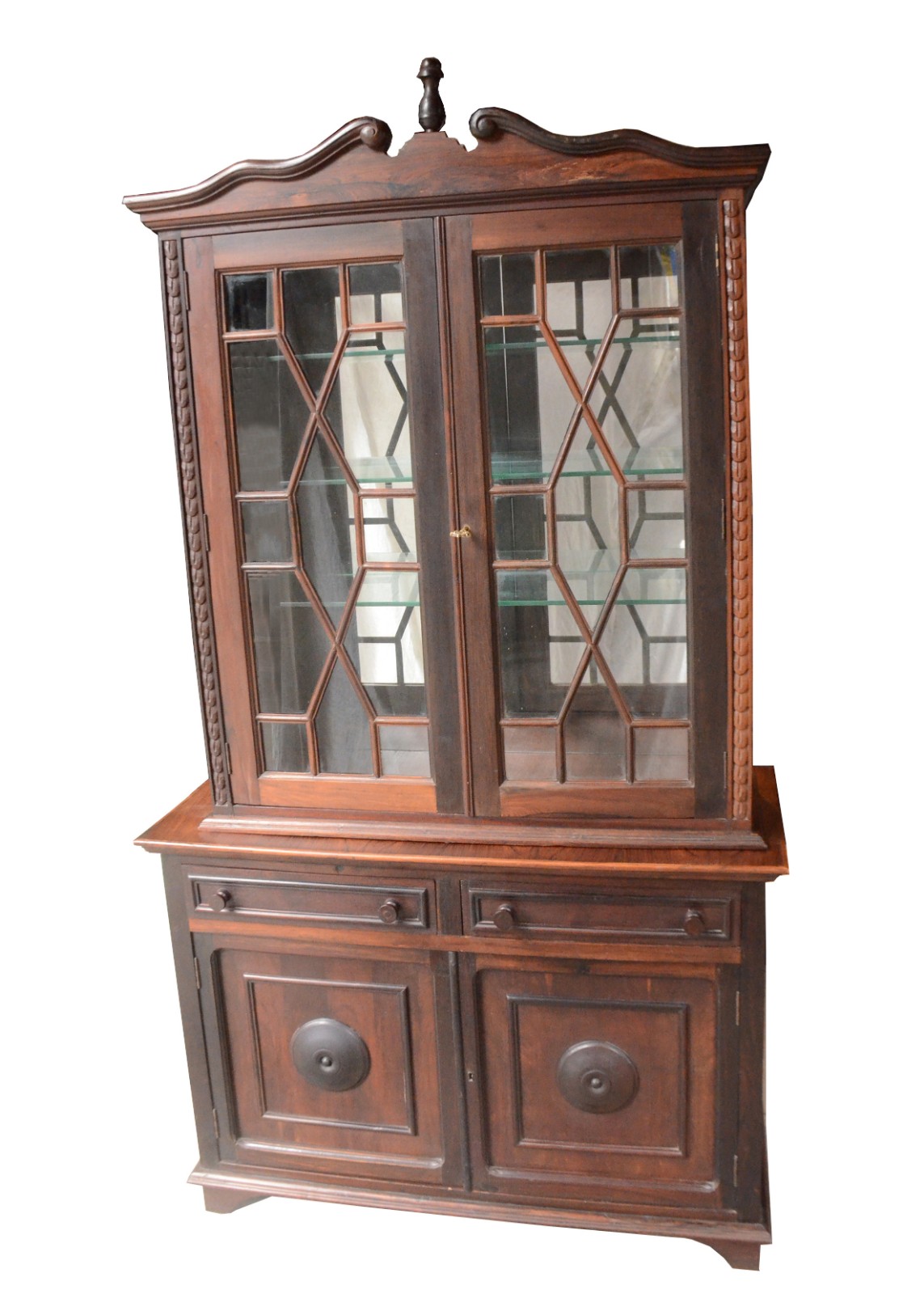 Móvel vitrine de madeira nobre, parte inferior com 2 portas e 2... - foto 2 de 5