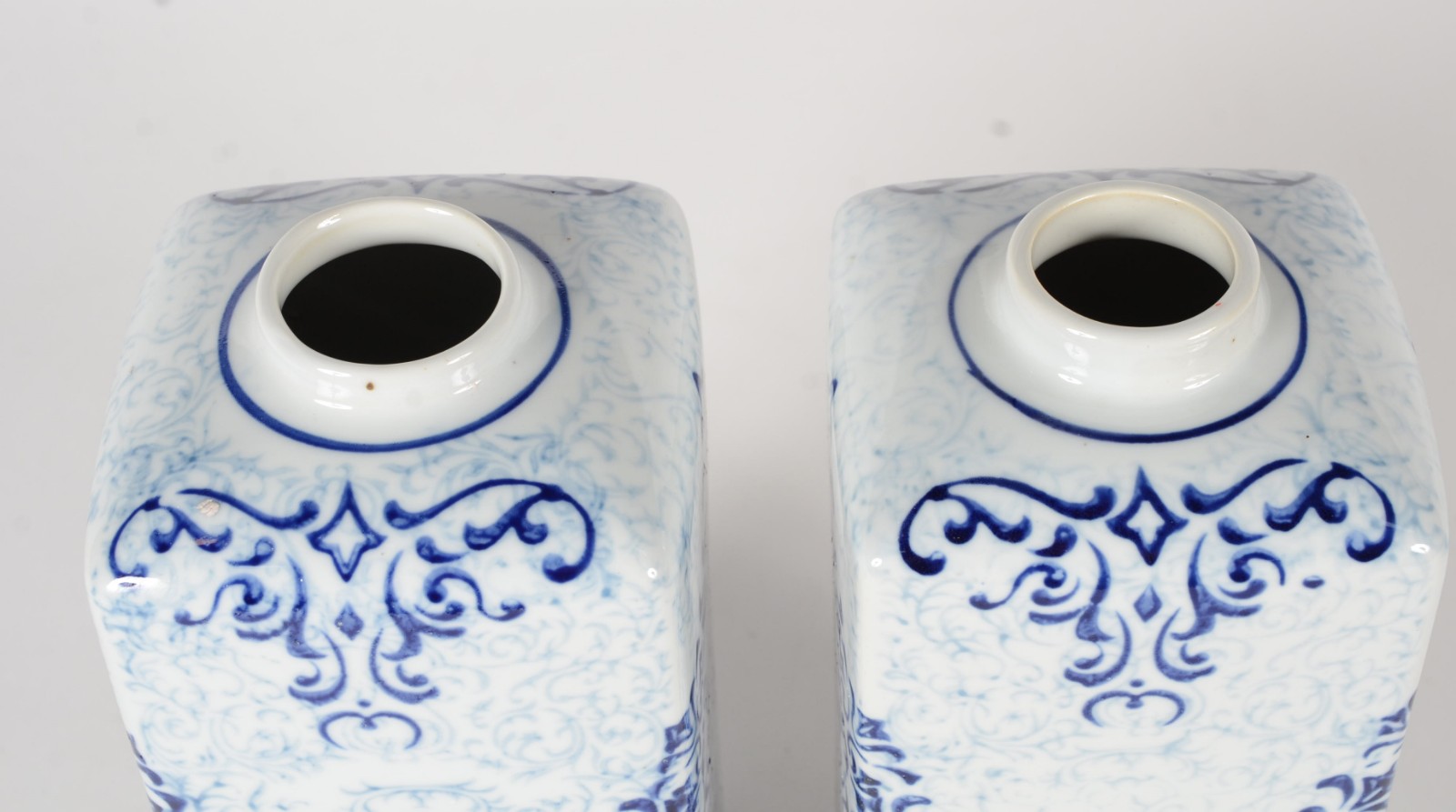 Par de potiches de porcelana chinesa decorados com guirlandas em azul... - foto 4 de 8