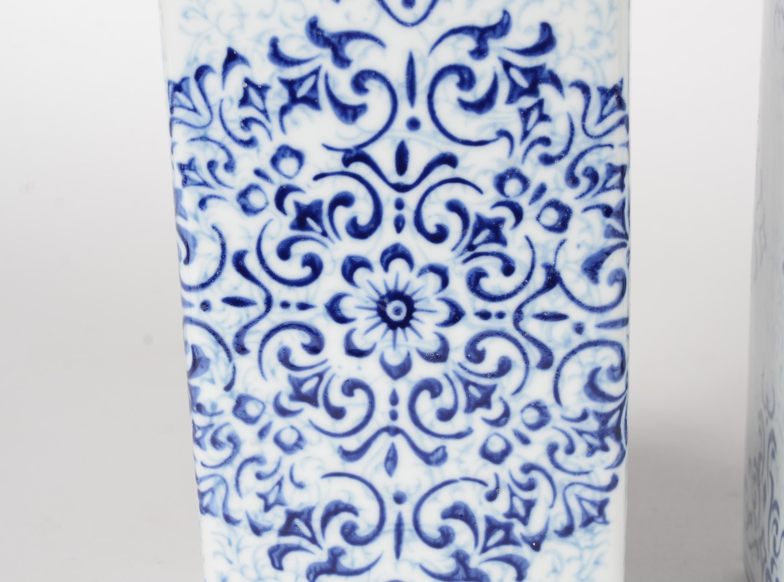 Par de potiches de porcelana chinesa decorados com guirlandas em azul... - foto 6 de 8