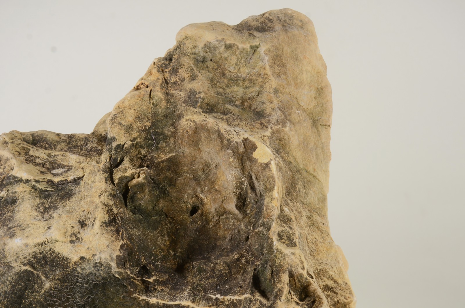 Escultura de pedra representando anjo barroco, base de mármore... - foto 10 de 11