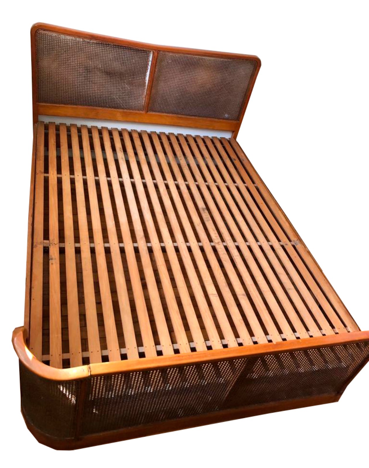 Conjunto para quarto, composto de cama de casal de madeira clara... - foto 10 de 11