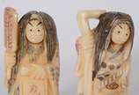 NETSUKE,  - Dois netsukes de marfim, personagens do teatro Kabuki.