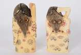 NETSUKE,  - Dois netsukes de marfim, personagens do teatro Kabuki.